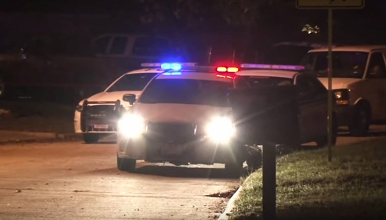 14-godišnjak na zabavi u SAD-u sačmaricom upucao sestru i ubio njenog dečka